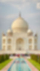 An image of Taj Mahal with a lot of people in front, used on the webpage of poolit the carpool app